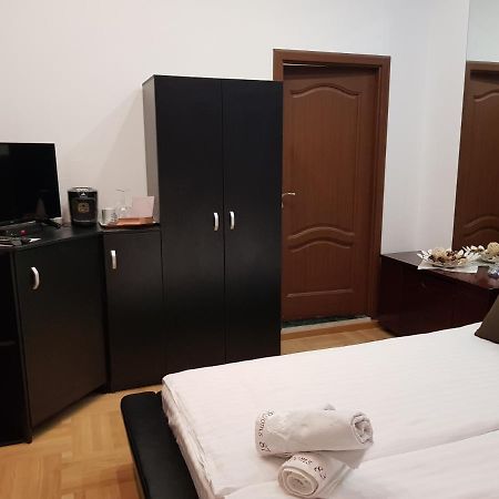 Ground Floor Mega Mall National Arena Monza Bucureşti Ngoại thất bức ảnh