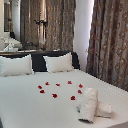 Ground Floor Mega Mall National Arena Monza Bucureşti Ngoại thất bức ảnh