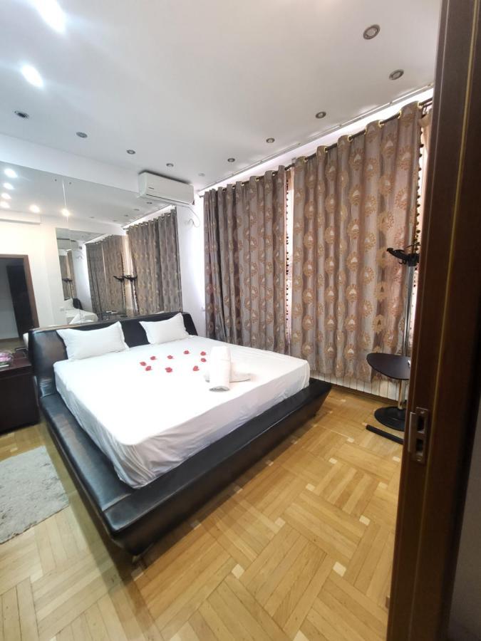 Ground Floor Mega Mall National Arena Monza Bucureşti Ngoại thất bức ảnh